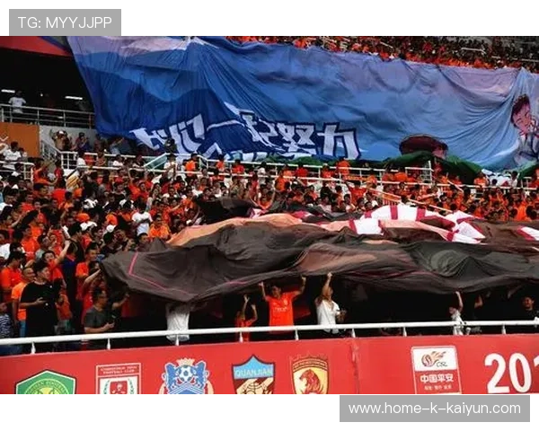 多特厄兹詹远距离抽射再造热度——重燃球迷激情的神奇一刻