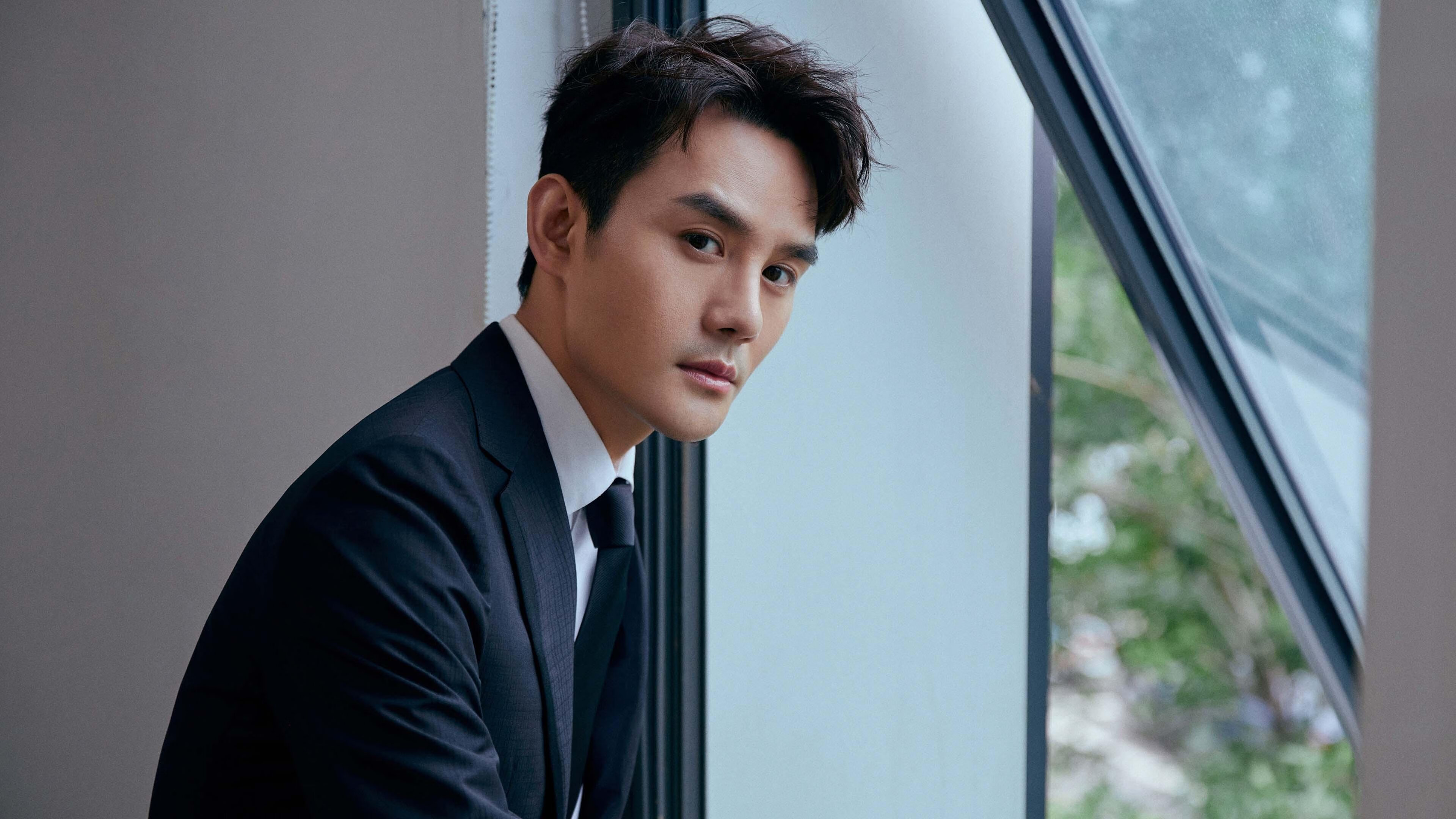 “健力运动:高新体育中心赛场见证力量与毅力的极限较量”